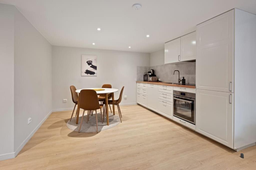 Practical Basement Apt With All Home Comforts Close To City Centre Stavanger Buitenkant foto